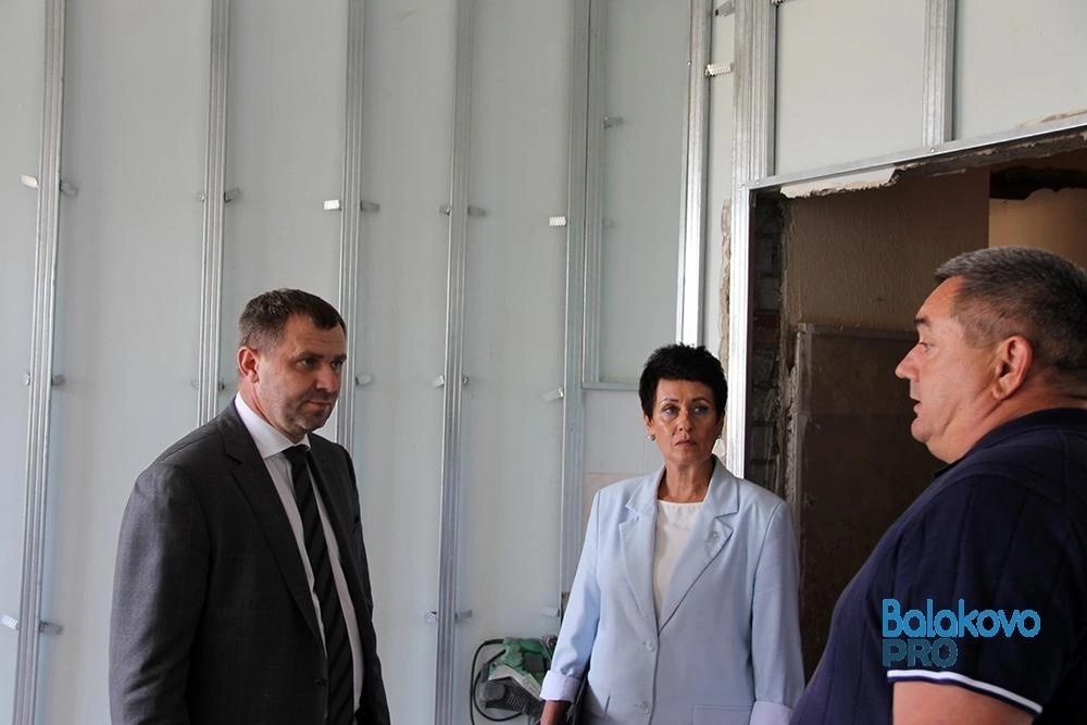 Глава Балаковского района Сергей Барулин взял на контроль ремонт школы № 13 Глава Балаковского района Сергей Барулин взял на контроль ремонт школы № 13.